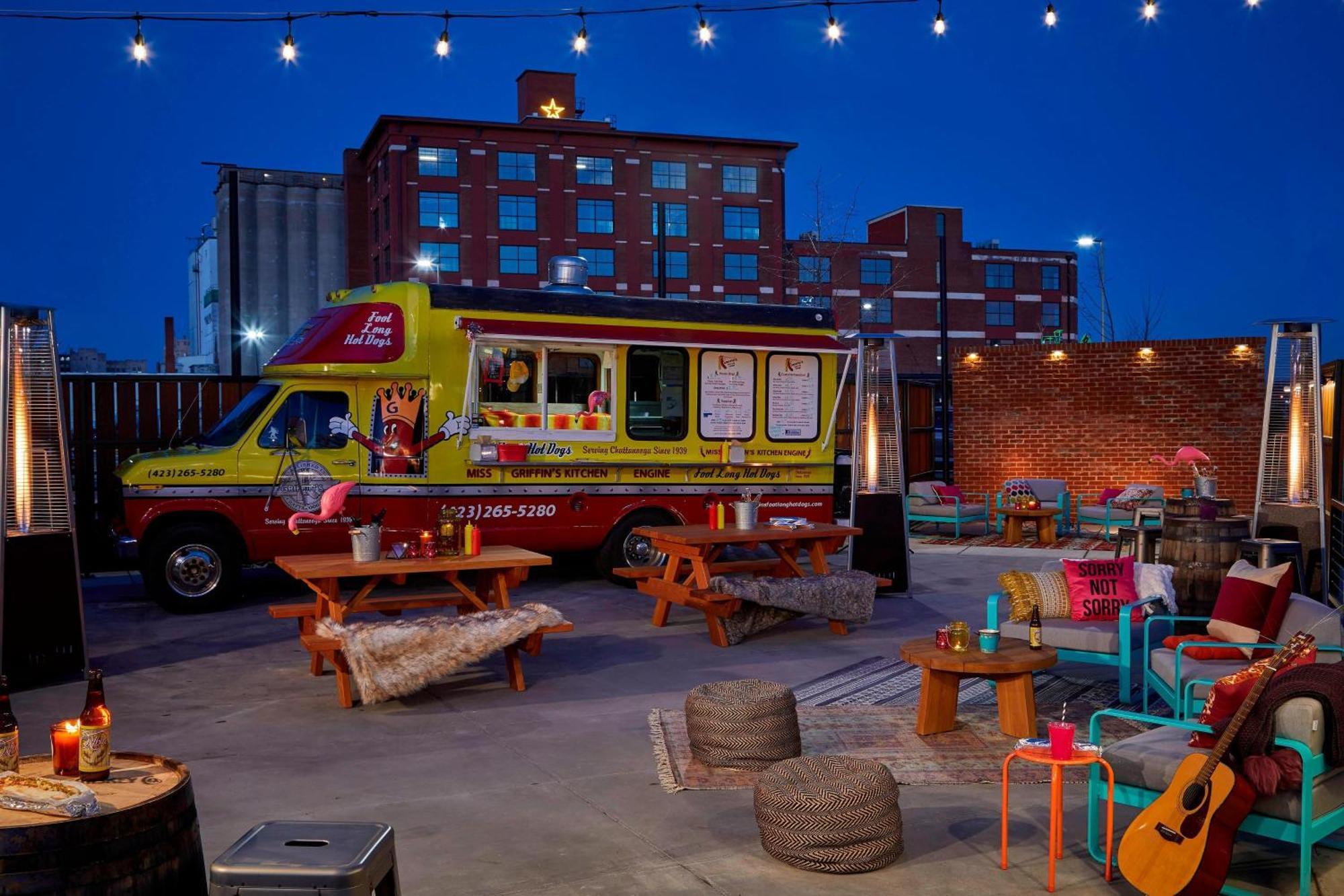 Moxy Chattanooga Downtown Exterior photo