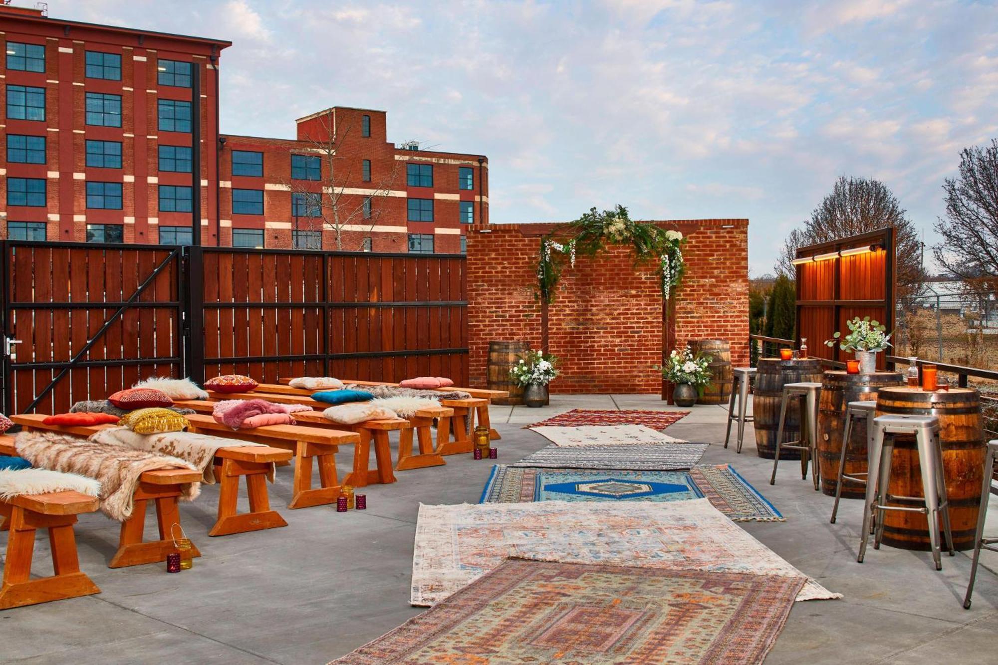 Moxy Chattanooga Downtown Exterior photo